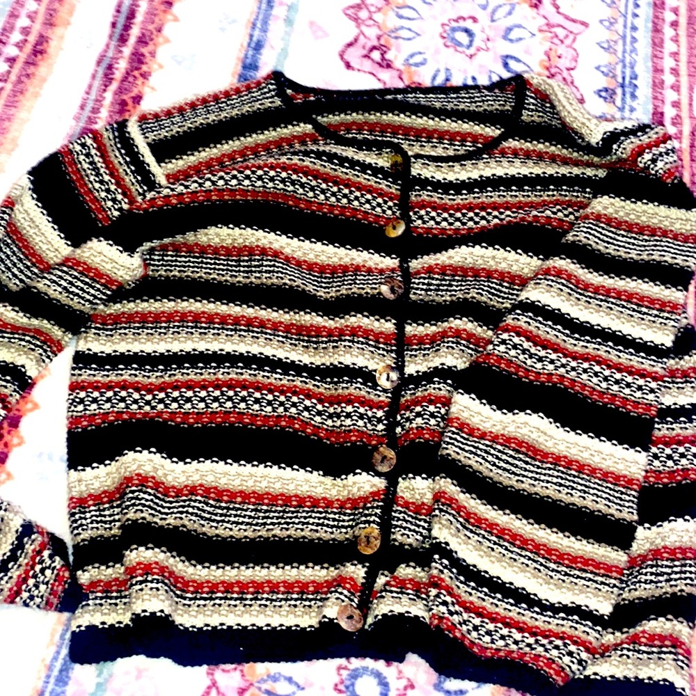 Size:medium Color:red, black, gray, and white